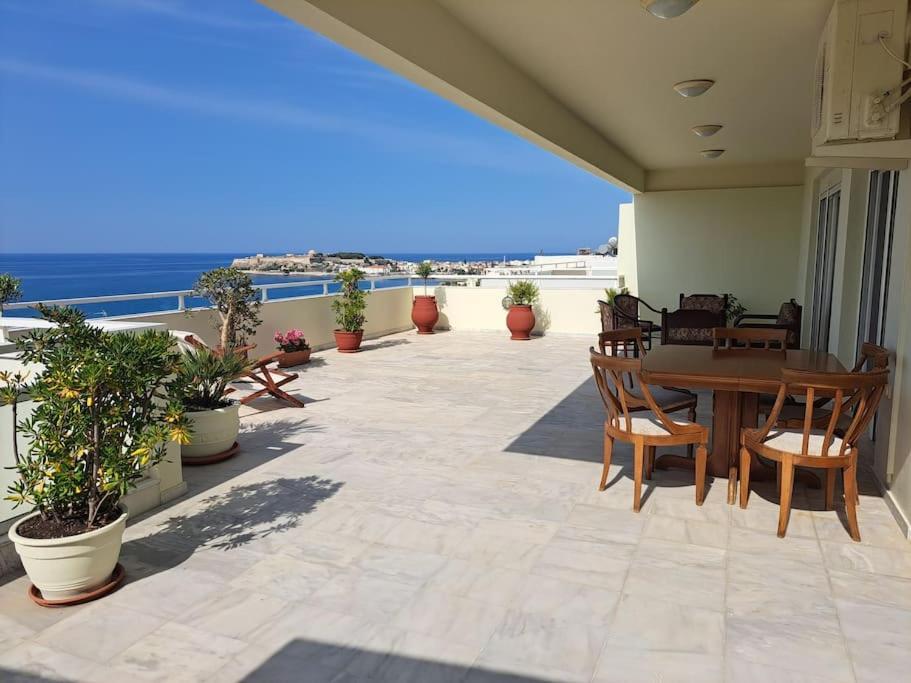 Seaview Flora'S Luxury Apartment-300Meters From The Beach Rethymno  Bagian luar foto