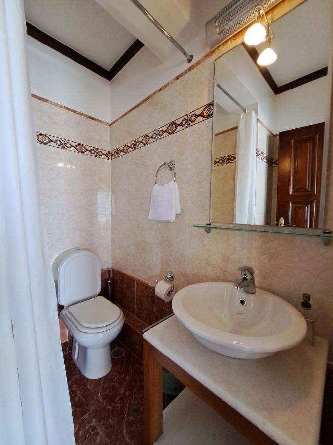 Seaview Flora'S Luxury Apartment-300Meters From The Beach Rethymno  Bagian luar foto