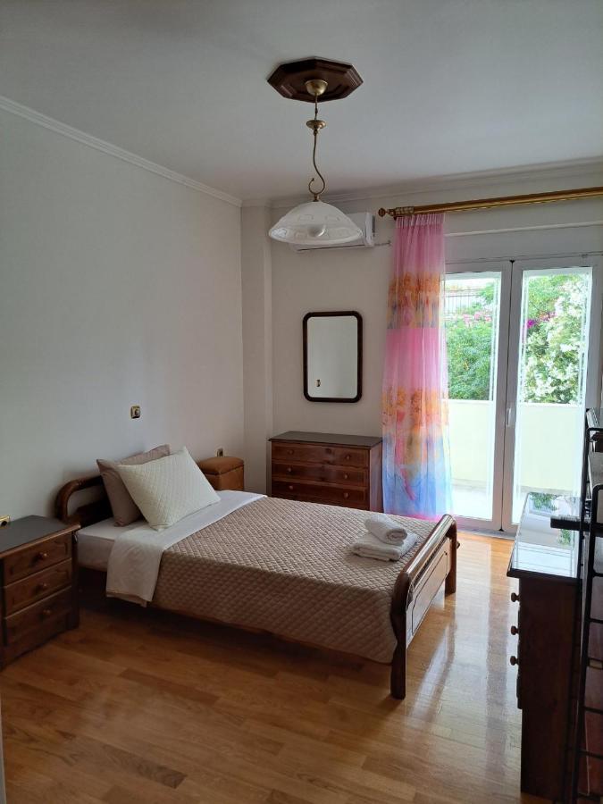 Seaview Flora'S Luxury Apartment-300Meters From The Beach Rethymno  Bagian luar foto