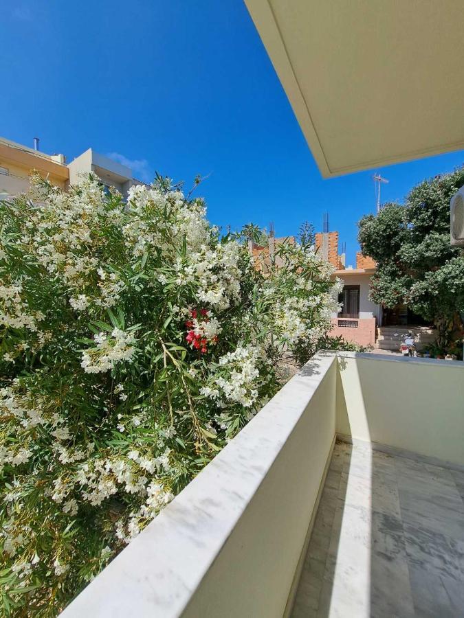 Seaview Flora'S Luxury Apartment-300Meters From The Beach Rethymno  Bagian luar foto
