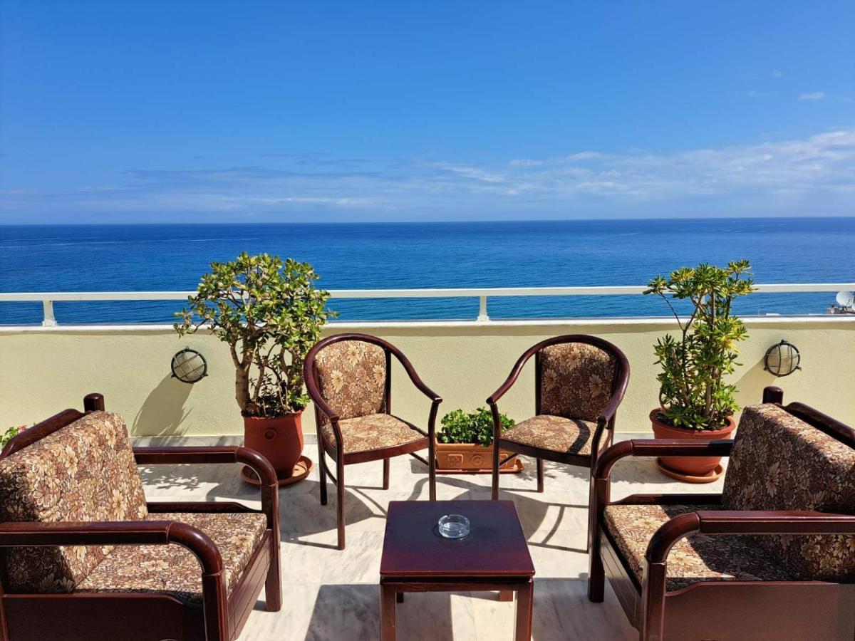 Seaview Flora'S Luxury Apartment-300Meters From The Beach Rethymno  Bagian luar foto