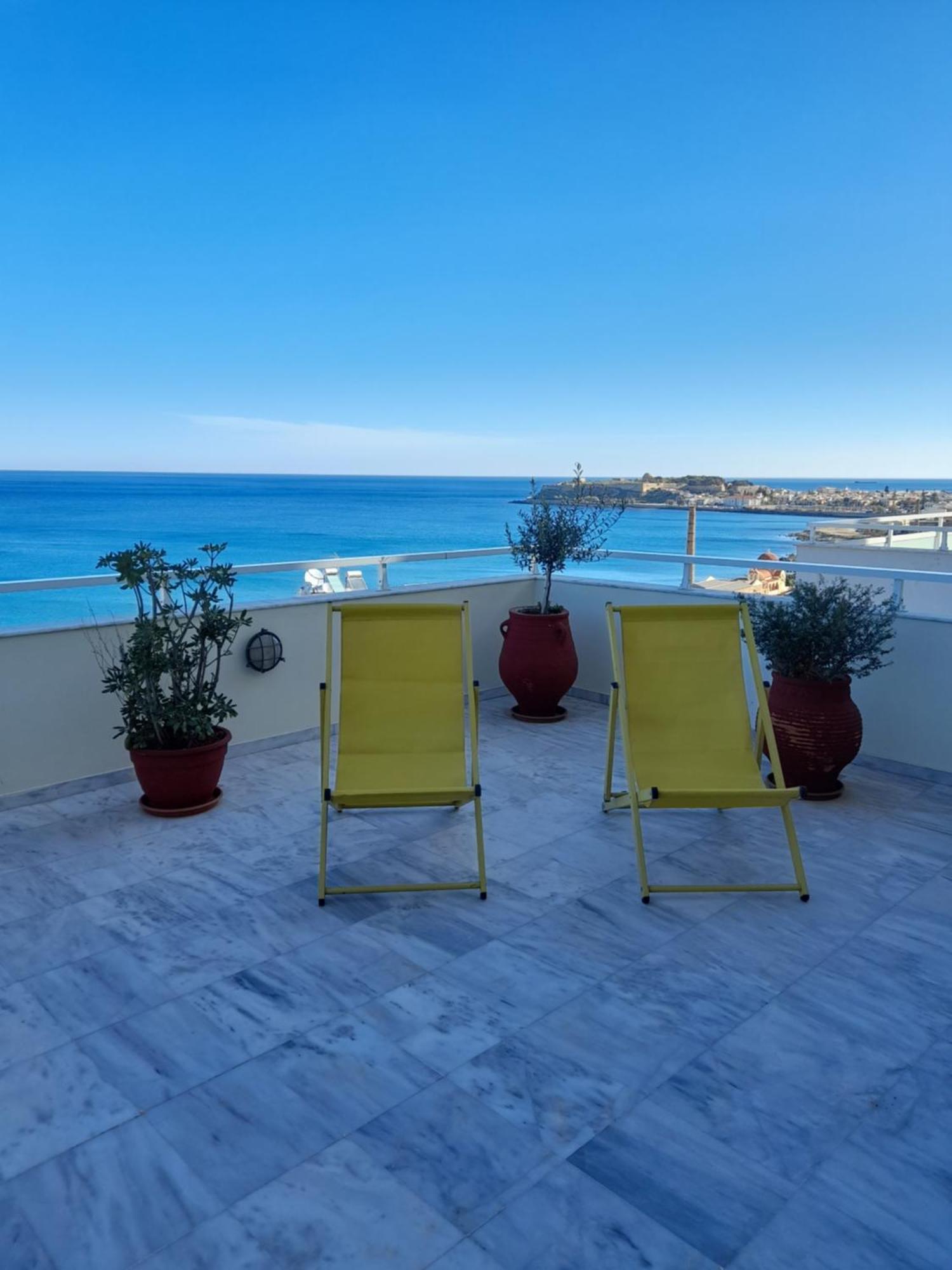 Seaview Flora'S Luxury Apartment-300Meters From The Beach Rethymno  Bagian luar foto